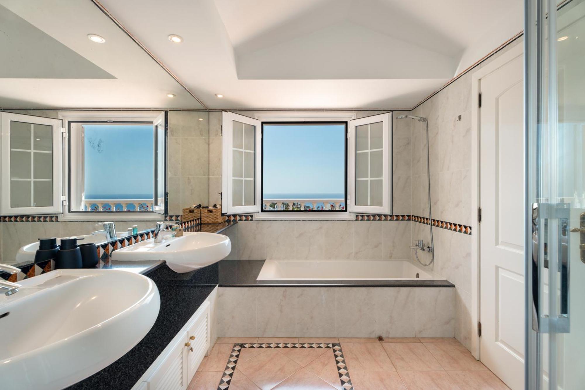 אדחה Villa Marbella-Private Heated Pool And Breathtaking View מראה חיצוני תמונה
